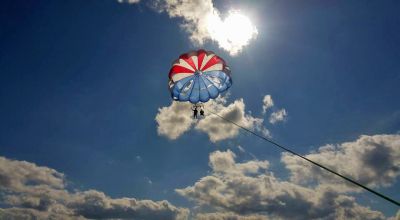 Corolla &amp; Duck Parasail photo